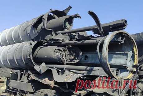 Российские военные уничтожили радиолокатор наведения ЗРК С-300. Российские военнослужащие уничтожили радиолокатор наведения зенитного ракетного комплекса С-300 Вооруженных сил Украины. Цель поражена в районе населенного пункта Новый Буг в Николаевской области. Также была уничтожена радиолокационная станция обнаружения воздушных целей 35Д6 в районе Шебелинки Харьковской области.