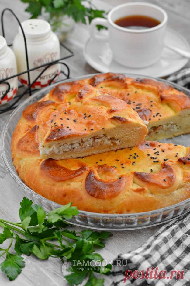 Пирог с сайрой и рисом из дрожжевого теста — рецепт с фото пошагово