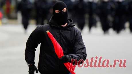 В Испании разгромили вооруженную группировку нацистов. Гражданская гвардия Испании сообщила о разгроме военизированной группировки сторонников "нацистской идеологии". Соответствующая публикация размещена на сайте ведомства. Сообщается об аресте 11 членов группировки и начале ...