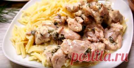 Нежное мясо в соусе: беспроигрышное дополнение к любому гарниру Нежное мясо в соусе из сметаны у меня сегодня идет в дополнение к гарниру из макарон. Но оно замечательно подходит к любому другому гарниру: сочное, нежное и очень вкусное. Если нет аэрогриля, приготовьте в духовке: будет не менее аппетитно.