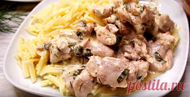 Нежное мясо в соусе: беспроигрышное дополнение к любому гарниру Нежное мясо в соусе из сметаны у меня сегодня идет в дополнение к гарниру из макарон. Но оно замечательно подходит к любому другому гарниру: сочное, нежное и очень вкусное. Если нет аэрогриля, приготовьте в духовке: будет не менее аппетитно.