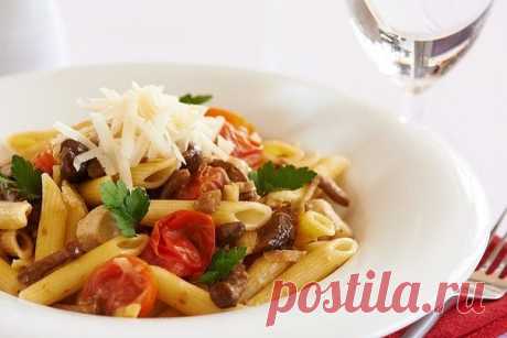 Макароны с курицей и грибами