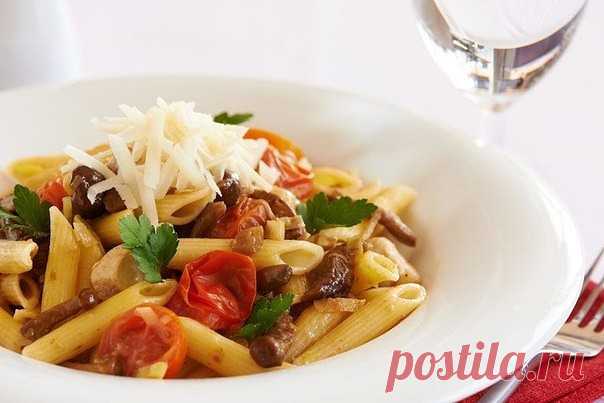 Макароны с курицей и грибами