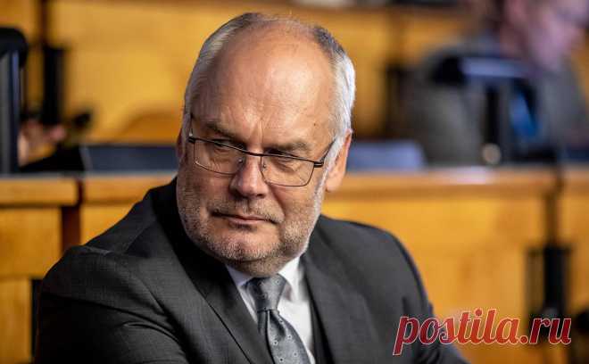Президент Эстонии заявил об «амбициях по захвату земель в генах России». Граничащим с Россией странам необходимо укреплять оборону, поскольку у Москвы «амбиции захвата земель соседей в генах», заявил президент Эстонии Карис