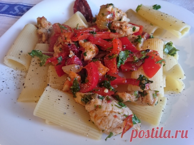 Грудка птицы с макаронами и вяленными помидорами Танцы от плиты и до компа !!!

Сегодня ночью я слушала дождь. Вода падала с неба с огромной силой. Дождевые струи, подобно автоматным очередям, расстреливали все, что встречалось на их пути. И плотнос…