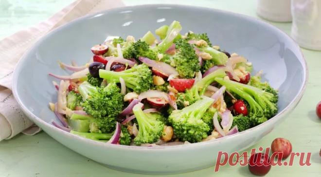 Салат с брокколи - рецепты с фото и видео на Гастроном.ру Салаты с брокколи помогают внести разнообразие в наше ежедневное меню. Хотя купить брокколи можно круглый год, естественный природный ее сезон приходится на зиму. Именно в это время на прилавках супермаркетов появляются ярко-зелёные кочаны на толстых. Пошаговые рецепты с фото, удобный поиск рецептов на Gastronom.ru