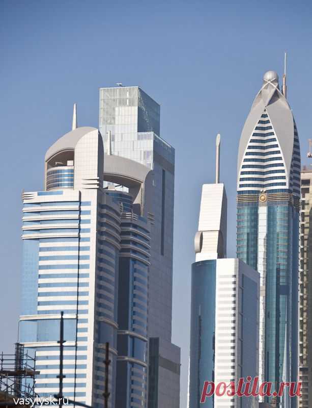. Вид на улицу Шейха Зайда с вершины Бурдж-Халифы