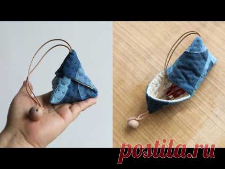 TRIANGLE POUCH