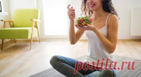 Худеем незаметно: 6 продуктов, с которыми вес уходит быстрее . Милая Я Не надо есть меньше — надо есть правильно! Чтобы похудеть, надо не отказываться от пищи, а есть больше здоровых блюд, от которых ускоряется обмен веществ и налаживается пищеварение. Просто добавьте в свой рацион эти продукты, и вы начнете сбрасывать вес, буквально ничего больше для этого не делая. Сардины Причем лучше всего, если вы будете выбирать те, что приготовлены с добавлением растительного масла,...