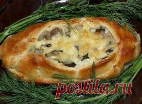 Лодочки из слоеного теста с картофелем, мясом и огурчиками
Игредиенты:
картофель - 1 кг.
мясо (любое!!!) - 400 гр.
луковица - 1 большая
огурчики соленые -3-4 шт(маленькие)
тесто слоеное - 500 гр.(у меня было готовое, дрожжевое, резаное на квадраты...)
яйцо - 1 шт.(смазать лодочки)
сыр твердый-50 гр(для посыпки лодочек, но можно и без него)
Приготовление:
1. картофель отварить и сделать пюре, такое, как вы обычно делаете для семьи
2. мясо порезать кусочками(у меня свинина, ...