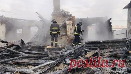 Пожар уничтожил дом и автостоянку с 30 машинами в Чите. В Чите произошел пожар, который уничтожил автостоянку и дом. Подробности сообщили в Telegram-канале ГУ МЧС по Забайкальскому краю. По данным ведомства, возгорание случилось в доме N 49 на улице Костюшко-Григоровича в ночь на 24 декабря. ...