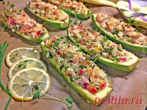 👌 Кабачок, фаршированный крабовым мясом, рецепты с фото Март – самое время напасть на овощи и фрукты. Даже если они генномодифицированные франкенштейны, даже если они полуватные заиндивелые пакеты из морозилки, даже если они стóят, как...