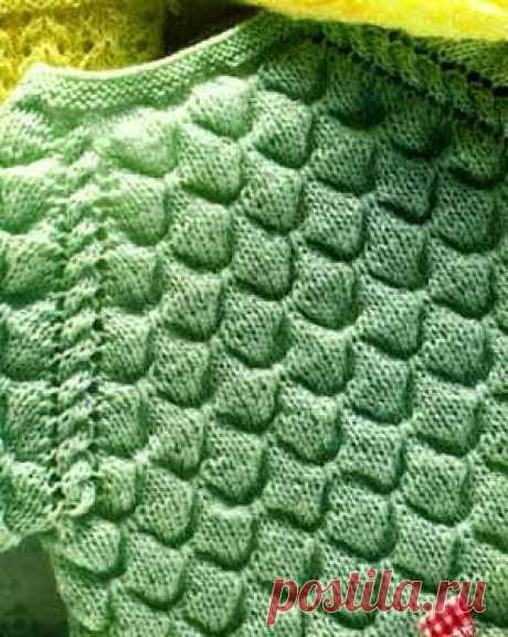 Снова о реглане и способах его оформления (понятным языком)
Реглан - это скошенная линия плеча. Реглан может выполняться разными способами:

1 ВАРИАНТ: От горловины: когда изделие начинают вязать одной деталью от горловины и прибавляют для регланных скосов петли, потом изделие разделяют на спинку, перед и рукава.

2 ВАРИАНТ: Реглан в круговом вязании: когда детали, связанные до проймы (рукава, перед и спинку) соединяют в одну деталь, вяжут ее по кругу и выполняют регланные...