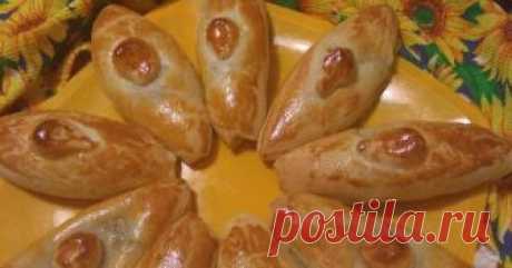 Классный рецепт - Пирожки домашние! Последнее время хлебопечка стала незаменимым помощником на кухне. Дрожжевое тесто в ней делать одно удовольствие. Положил все ингредиенты в правильной последовательности, закрыл крышку, поставил режим ТЕСТО и нажал СТАРТ. Она тебе смешает продукты, вымесит тесто, даст ему подняться. И еще даст сигнал - тесто готово. Красота!