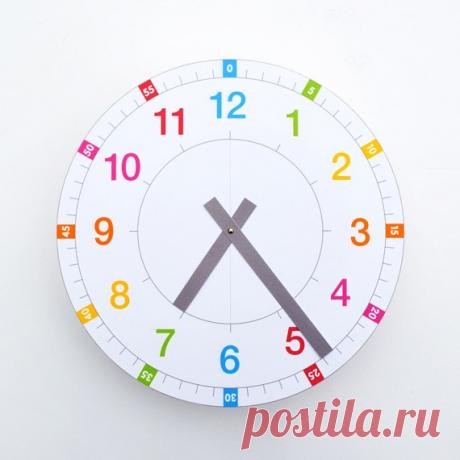 УЧИМ РЕБЕНКА ОПРЕДЕЛЯТЬ ВРЕМЯ ПО ЧАСАМ.
В прикрепленных к этому посту pdf-документах вы найдете готовые шаблоны часов, которые помогут вам научить ребенка определять время по часам.