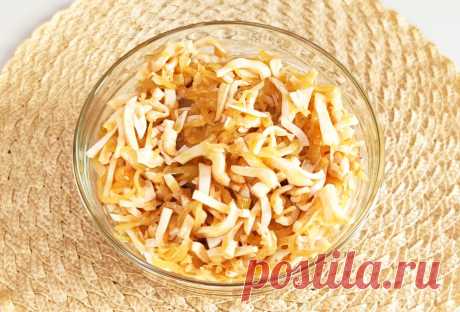 Вкус детства. Салат из кальмаров, который мы готовим на каждый Новый год сколько себя помню | Дарья Стрелкова | Дзен