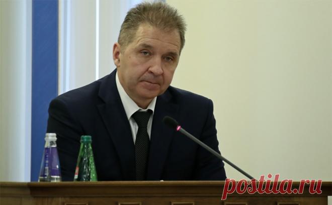 Против управделами алтайского главы завели дело из-за стоянки за ₽80 млн. По версии ФСБ, дело касается строительства стоянки в Барнауле. Подрядчик выполнил часть работ, но оплату за них не получил, обратившись в суд. Управделами распорядился выделить 19 млн руб. для оплаты исковых требований подрядчика