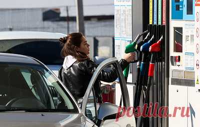 ФАС возбудила несколько дел по признакам завышения цен на топливо. Их возбудили против представителей независимых АЗС и нефтебаз