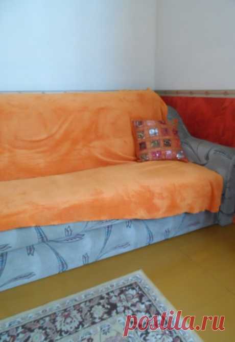 🦀🏖 ДАВАЙТЕ ОБСУДИМ 🏖🦀 Анонимно! Приветствую всех. Моя мечта переделать свою комнату под восточный стиль без капитального ремонта, а с помощью интерьера. Комната 12 квадратных метра. Бюджет совсем не большой. Но так хочется, что просто ужас =)))))) Очень люблю все яркое и необычное. Но дело в том, что на данный момент в комнате находится мебель, которую я НЕ могу выносить, например, диван, шкаф и полки. (на фото) Эту мебель я обязана сохранить. Как мне &quot;украсить&quot; эту мебель, что бы…