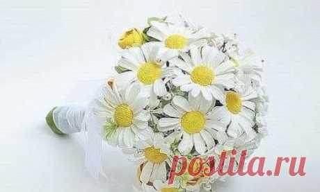 Делаем букет ромашек из гофрированной бумаги и ниток