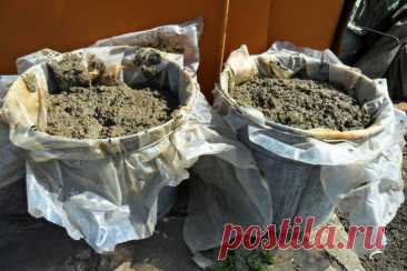 Какие удобрения нельзя смешивать Основные правила смешивания удобрений— Нельзя смешивать аммиачные формы азотных удобрений с известковыми материалами и золой, поскольку из-за химических реакций между ними, уменьшается значительная часть азота.— Нельзя смешивать мочевину с порошковидным суперфосфатом из-за образования...