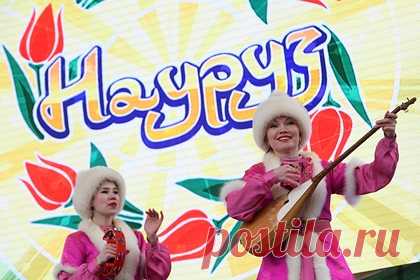 В России встретили весенний праздник Навруз. Жители разных регионов России встречают 21 марта праздник весны тюркских и иранских народов Навруз. Праздник традиционно отмечается в день весеннего равноденствия. В этом году во многих российских городах Навруз начали праздновать заранее, а в некоторых регионах встрече весны решили посвятить несколько дней.