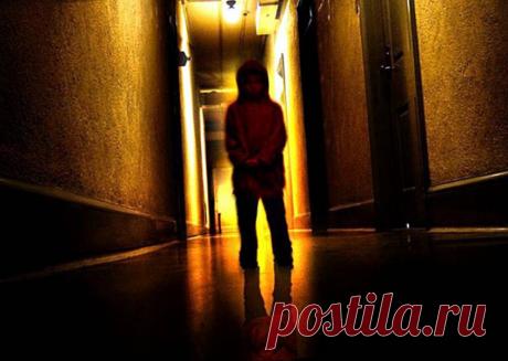 Реальная мистическая история присутствия потусторонних сил.
Начну с того, что я всю свою сознательную жизнь была скептиком и все эти рассказы про привидений и тому подобных существ воспринимала не более чем детские страшилки. Хотя подсознательно имела некий страх и не очень любила ночью находиться дома одна.