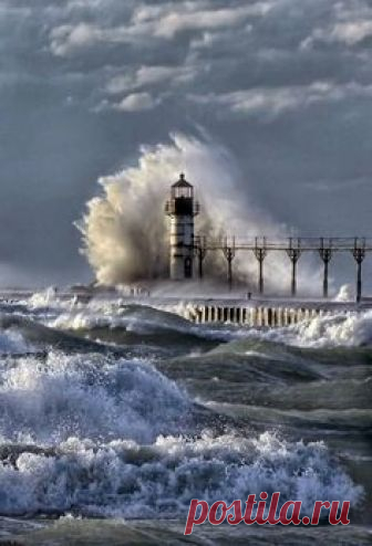 Phare dans la tempête