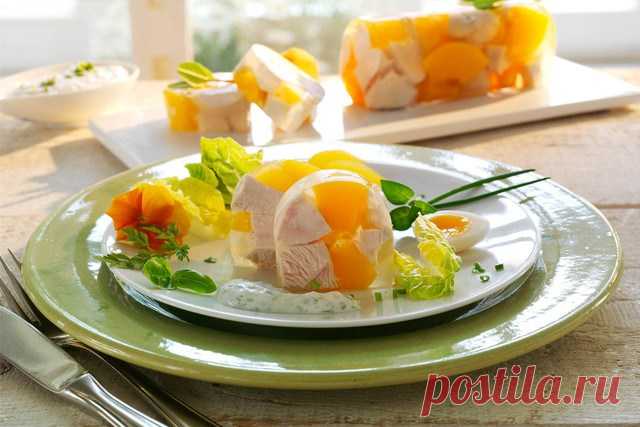 ИЗЫСКАННЫЙ ХОЛОДЕЦ ИЗ КУРИЦЫ Слегка острый и ароматный куриный холодец с низким содержанием калорий, что может быть лучше для завершения новогодних праздников?! Диетическое блюдо для разгрузочных дней, но при этом какое торжественное и аппетитное! Ингредиенты 1200 мл воды + соль + перец 100 г моркови 100 г...