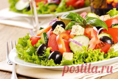 Салат Греческий классический: 10 самых вкусных и простых пошаговых рецептов с фото РецептКулинара.ру сделал для вас подборку из 10 лучших рецептов классического Греческого салата, который можно легко и быстро приготовить самостоятельно в домашних условиях из недорогих и доступных ингредиентов. Уверены, что эти простые рецепты популярного и всеми любимого салата точно понравятся вам и вашим близким! Готовьте с удовольствием.
