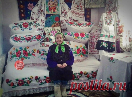 Бабушке 94 года. Всю эту красоту она вышивала сама. 
Пожелаем ей крепкого здоровья!