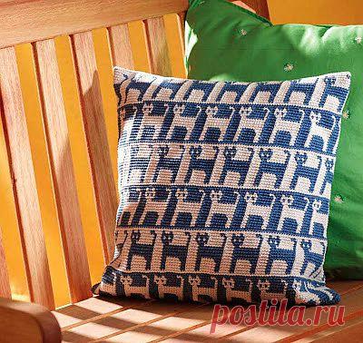 Подушка в двухцветный узор "Коты", связанная крючком. / Ivelise Feito à Mão: Almofada Linda De Gatinhos