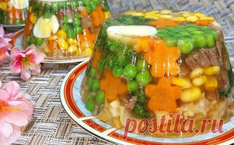 (10) Праздничный холодец без желатина, Делаем почти прозрачным и чтобы выглядел как пирог - Steak Lovers
                                             - 20 ноября
                                             - 43260672473 - Медиаплатформа МирТесен Холодец принято считать утилитарным зимним блюдом, его редко ставят во главе стола. Наш праздничный холодец — приятное и очень яркое исключение из этого правила. Готовится он без желатина и получается почти прозрачным, чтобы выгля...