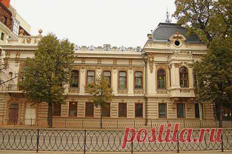 Парадные дома Чукашева откроются для посещений в Татарстане. В Татарстане после реставрации откроют для посещений парадные дома купца Чукашева, расположенного в исторической части Казани. Уточняется, что после завершения работ здание станет штаб-квартирой Госкомитета республики по туризму, однако желающие смогут оценить отделку интерьеров в парадных комнатах на втором этаже.