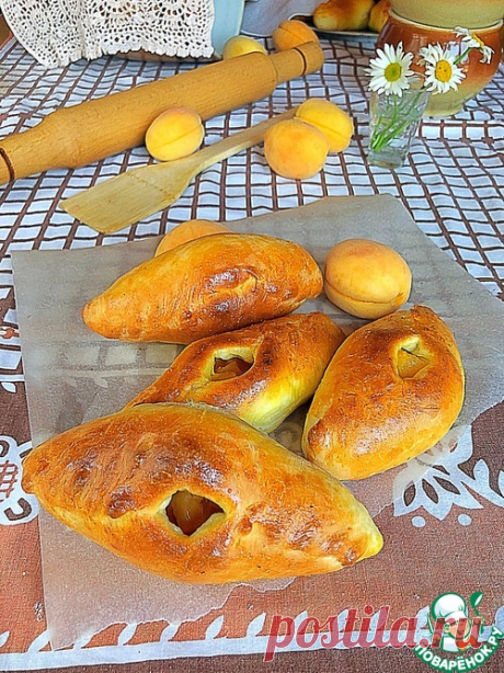Пирожки-лодочки сдобные с абрикосами – кулинарный рецепт