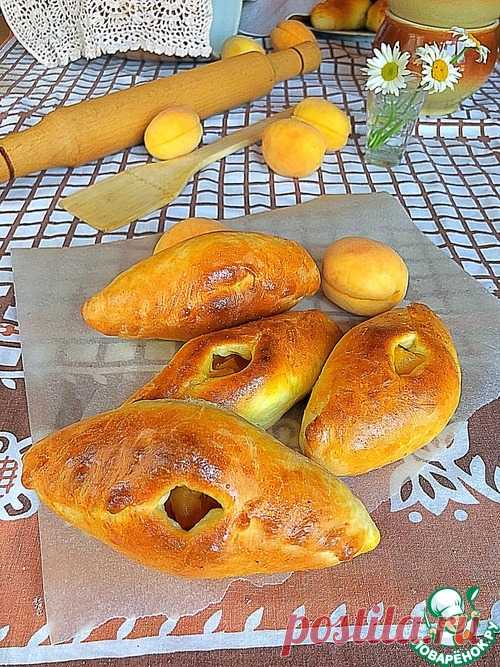 Пирожки-лодочки сдобные с абрикосами – кулинарный рецепт