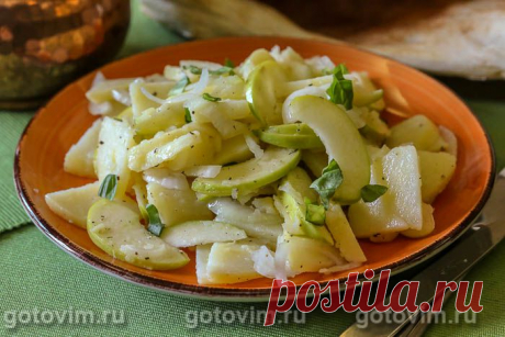Еврейский салат из картофеля с яблоками. Рецепт с фото Несмотря на очень простой, даже, можно сказать, скупой набор ингредиентов, вкус салата порадовал. Сочное, кисловатое яблоко отлично сочетается с картофелем. Еще добавьте тонко нарезанный репчатый лук, приправьте ароматным маслом и свежевыжатым соком лимона. Из пряностей будет достаточно щепотки черного молотого перца и  сушеного тимьяна. Не знаю, в курсе ли евреи, что этот салат приписывают им, но если это так, то 5 ба...
