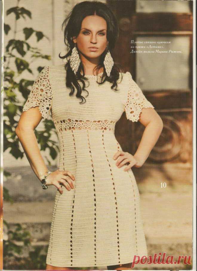 Бежевое платье-ампир крючком