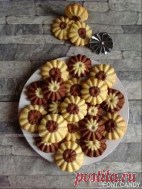 Sablé marbré choco-vanille J'espère que mon idée et le moule vous plait !! 250 g de beurre ou margarine 150 g de sucre cristallisé De la ...