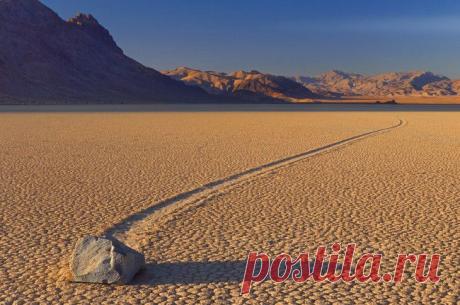 Тайна блуждающих валунов в Долине Смерти раскрыта | Мир пристрастен