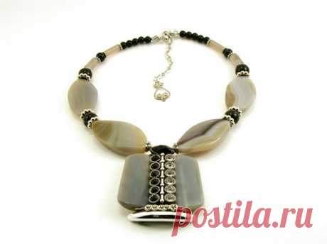 КОЛЬЕ Серый Кардинал