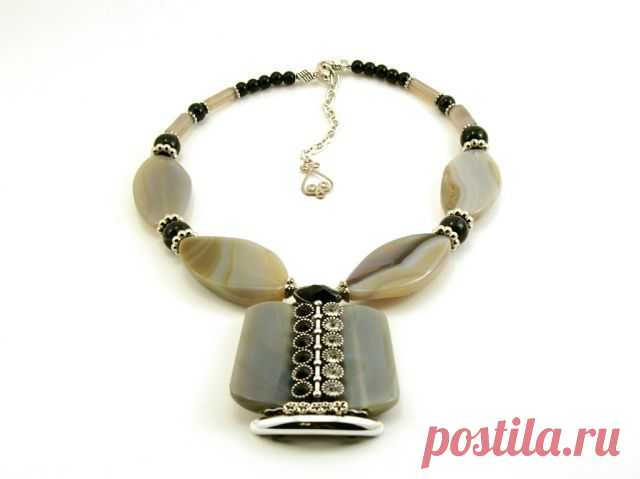 КОЛЬЕ Серый Кардинал