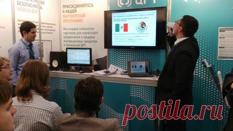 По голосу можно узнать все о человеке. Только воды надо сначала выпить.
Могут составить конкуренцию жюри из программы Голос на Первом канале ТВ