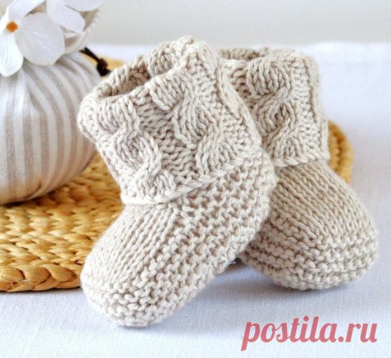 KNITTING PATTERN Baby Booties Cable Aran Baby Shoes Quick and Easy Photo Tutorial Digital File Instant Download KNITTING PATTERN Baby Booties with Aran Cable Cuffs - This listing is for a PATTERN and not the finished item. Baby Booties in Classic traditional Aran Pattern - Double turn-down cuffs for comfort, luxury and security - difficult to kick off! The pattern is a fully illustrated tutorial with colour photos to show you each stage from start to finish. As such it is ...