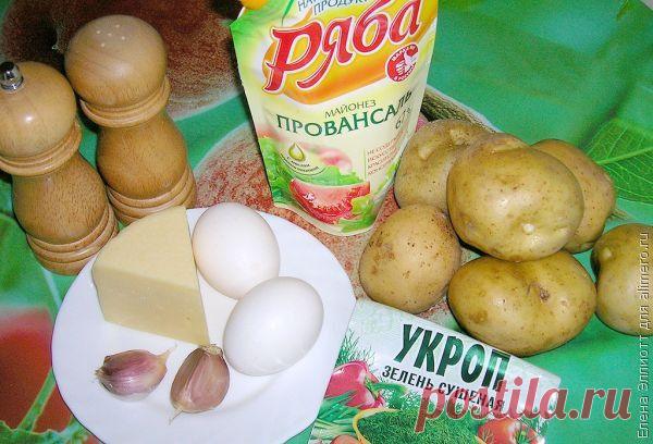 Запеканка из тертого картофеля с сыром и чесноком / Рецепты с фото