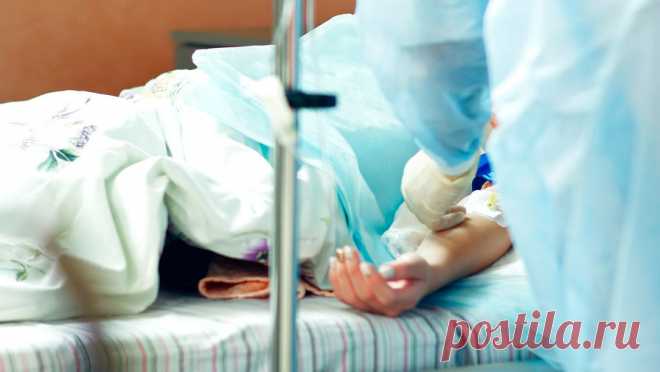 В Астрахани спасли девушку, упавшую с восьмого этажа во время мытья окон. Врачи Александро-Мариинской больницы в Астрахани спасли девушку, выпавшую из окна квартиры на восьмом этаже, пациентку доставили со множеством травм, состояние было критическим. Об этом сообщает Минздрав региона в ...