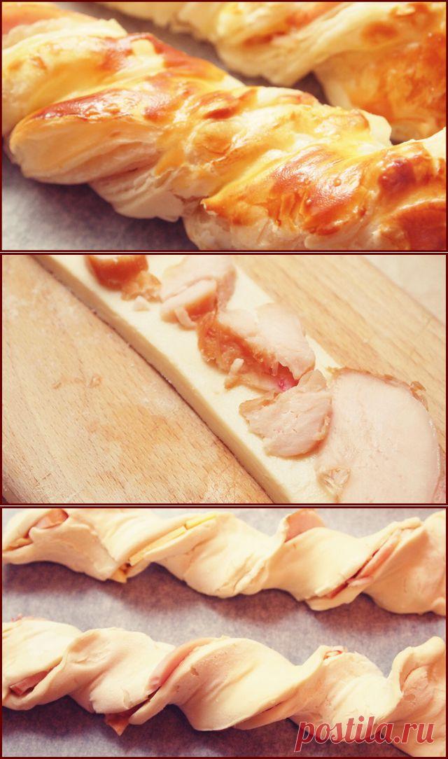 Слоёные косички с курицей и сыром.