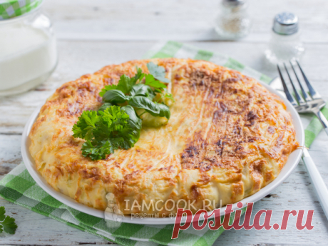 Капустная запеканка в мультиварке — рецепт с фото Для запеканки нарезанная капуста обжаривается с луком. Заливается тестом на основе кефира и яиц с добавлением небольшого количества сыра.