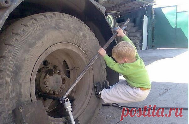 *Это зачем они так тута крепят?* или *Самый лучший сын*.