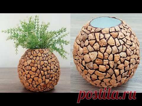 Стильная вещица из ореховой скорлупы